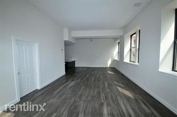 1022 Hancock St in Quincy, MA - Building Photo