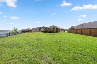 2404 Ocean Key Dr in La Marque, TX - Foto de edificio - Building Photo