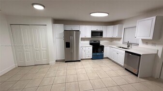 6046 SW 40th St in Miramar, FL - Building Photo