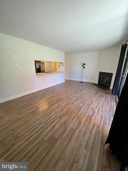 1303 Hickory Cir in Cherry Hill Township, NJ - Building Photo