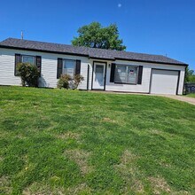 2324 NW 30th St in Lawton, OK - Foto de edificio - Building Photo
