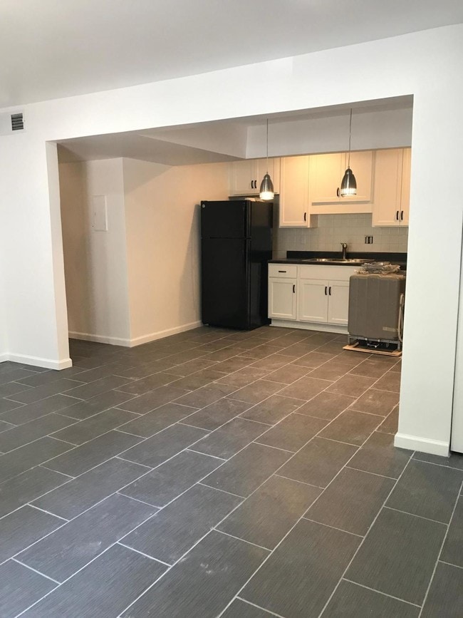 406 Skyview Dr, Unit E in Birmingham, AL - Building Photo - Building Photo