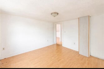 6 Howard St in Cranston, RI - Foto de edificio - Building Photo