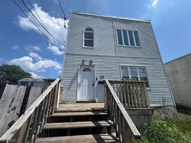 12 Maple Ave