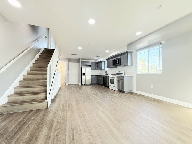 1731 E 68th St in Los Angeles, CA - Building Photo - Building Photo