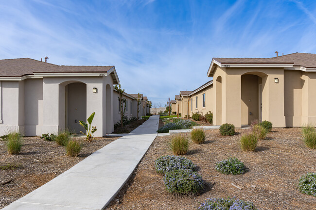 Northview Meadows in Bakersfield, CA - Building Photo - Building Photo