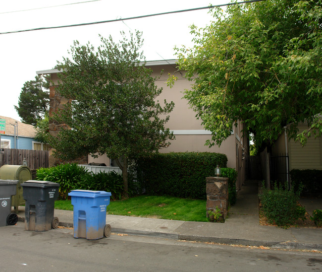 92 Hendley St in Santa Rosa, CA - Building Photo - Building Photo