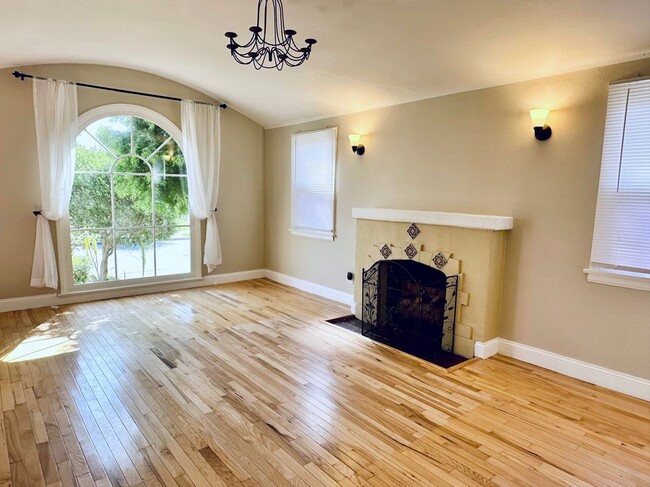 5911 5th Ave in Los Angeles, CA - Building Photo - Building Photo