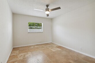 1470 N Dixie Hwy in Fort Lauderdale, FL - Building Photo - Building Photo
