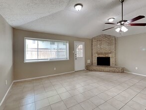 5927 Woodmancote Dr, Unit 812 in Humble, TX - Building Photo - Building Photo