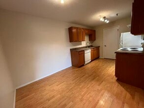 1350 Brook St in St. Charles, IL - Building Photo - Building Photo