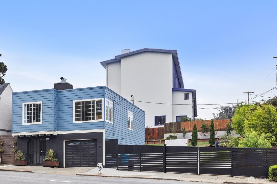 320 Woodside Ave in San Francisco, CA - Building Photo