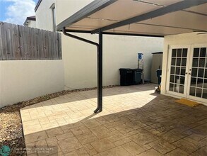 9725 NW 5th Terrace in Miami, FL - Building Photo - Building Photo