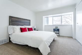 Arbor One Apartments in Ypsilanti, MI - Building Photo - Interior Photo