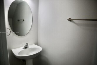 8656 S Southgate Shores Cir in Tamarac, FL - Building Photo - Building Photo