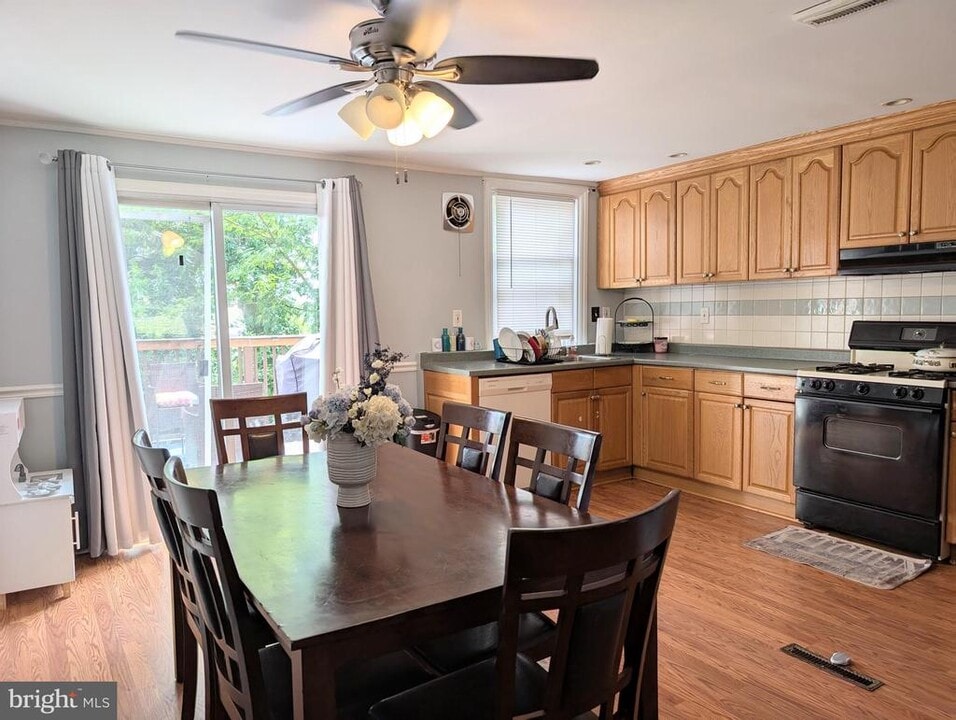 320 Spruce St in Glenolden, PA - Building Photo