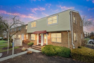 Napa Townhomes in Columbus, OH - Building Photo - Building Photo