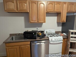 1615 Commonwealth Ave in Boston, MA - Foto de edificio - Building Photo