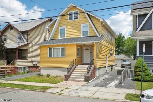 411 Post Ave in Lyndhurst, NJ - Building Photo - Building Photo