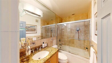 530 NE 15th Ct, Unit 7 in Fort Lauderdale, FL - Building Photo - Building Photo