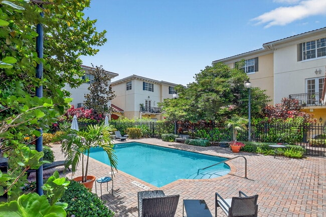2502 N Dixie Hwy in Lake Worth Beach, FL - Building Photo - Building Photo