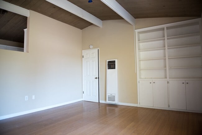 121 W Arrellaga St, Unit 005 in Santa Barbara, CA - Building Photo - Building Photo
