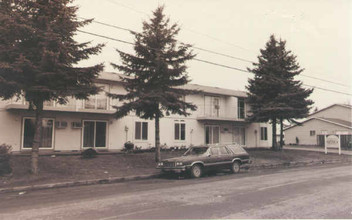 Azteca Apartments in Hillsboro, OR - Building Photo - Building Photo