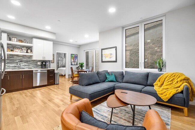 10 Taber St in Boston, MA - Building Photo - Building Photo