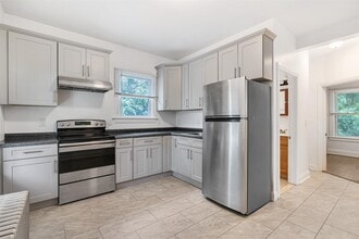 281 Violet Ave in Poughkeepsie, NY - Building Photo - Building Photo