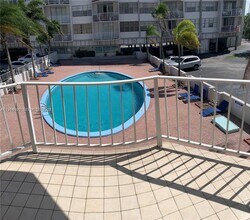 16740 NE 9th Ave in North Miami Beach, FL - Foto de edificio - Building Photo