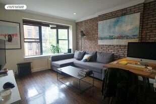 254 W 15th St in New York, NY - Building Photo