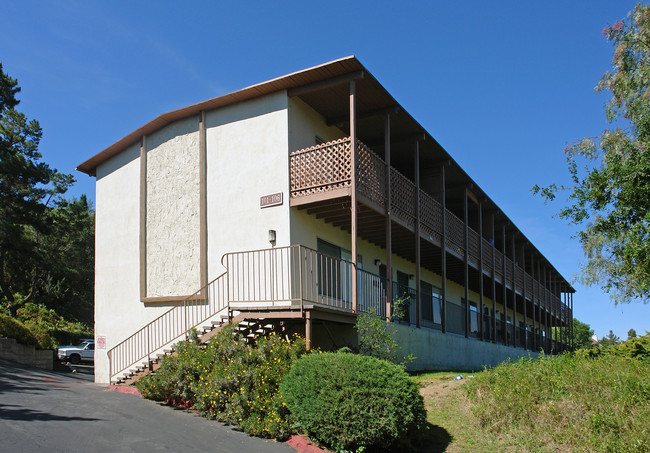 Mountain Shadow Apartments in Newbury Park, CA - Foto de edificio - Building Photo