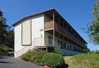 Mountain Shadow Apartments in Newbury Park, CA - Building Photo - Building Photo