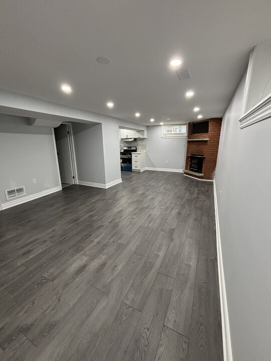 73 Aloma Cres in Brampton, ON - Building Photo
