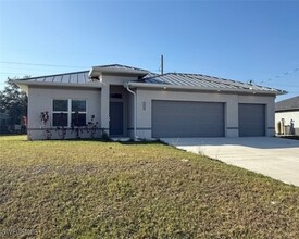 102 NW 24th Terrace in Cape Coral, FL - Building Photo - Building Photo