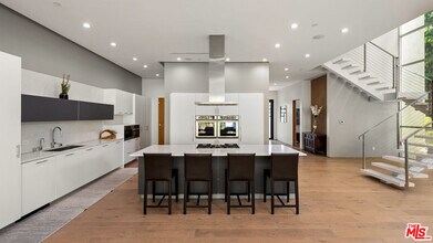 6617 Lindenhurst Ave in Los Angeles, CA - Building Photo - Building Photo