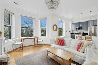 210 W Eugenie St in Chicago, IL - Building Photo - Building Photo