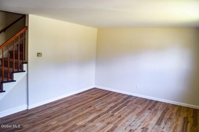 37 Swayze Dr in Latham, NY - Building Photo - Building Photo