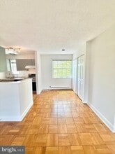 1706 W Abingdon Dr in Alexandria, VA - Building Photo - Building Photo