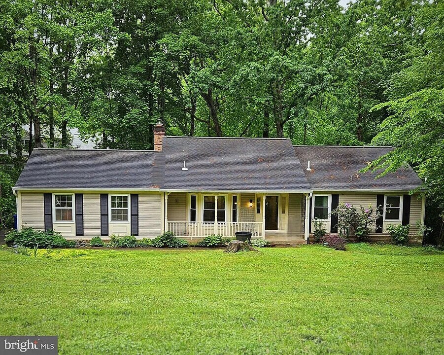 11134 Stonebrook Dr in Manassas, VA - Foto de edificio