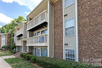 1610 Arlyn Cir in Charlotte, NC - Building Photo - Building Photo