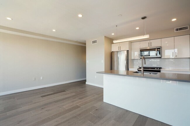 249 Hanover St, Unit 2 in Boston, MA - Building Photo - Building Photo