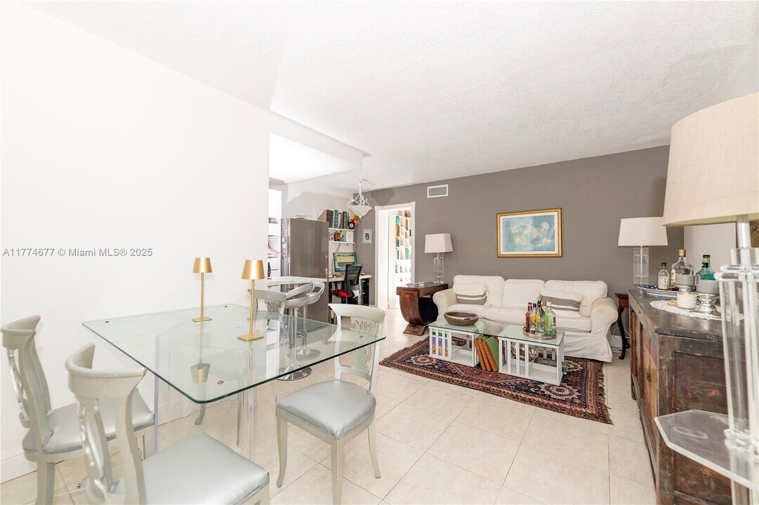 525 Meridian Ave in Miami Beach, FL - Building Photo
