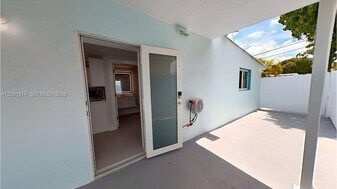 130 W 57th St in Hialeah, FL - Building Photo