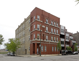 1359-1361 W Blackhawk St Apartments