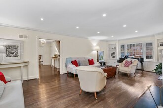 235 N Maple Ave in Greenwich, CT - Building Photo - Building Photo