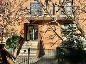 68-03 41st Ave in Queens, NY - Building Photo - Building Photo