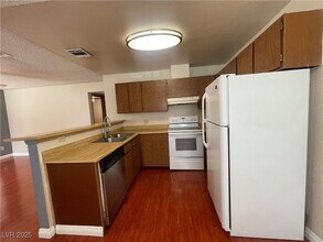 2742 Alicialynn Way in Las Vegas, NV - Building Photo - Building Photo