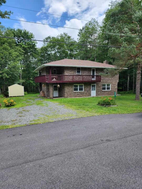 98 Black Bear Pass in White Haven, PA - Building Photo