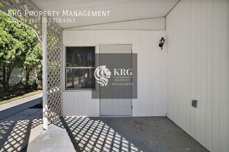 1001 Nell Way in Lady Lake, FL - Building Photo - Building Photo